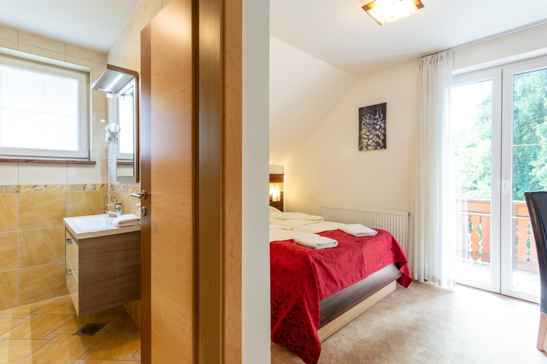 Doppelzimmer mit französischem Balkon